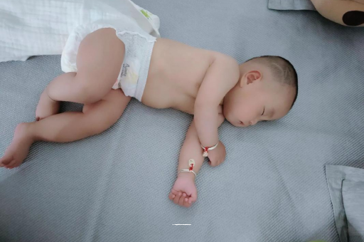 沂南三个月宝宝抬头不稳 沂南三个月宝宝抬头不稳